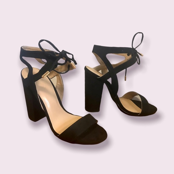 👠SALE 2/$12.00‼️ CHARLOTTE RUSSE Women’s Black Suede Sandal Block Heel size 7 - Picture 4 of 7